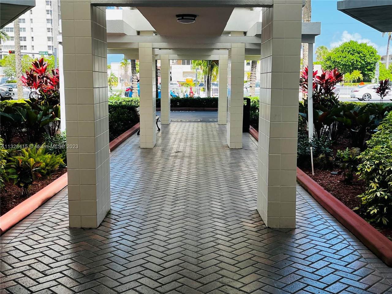1913 Ocean Dr - Photo 1