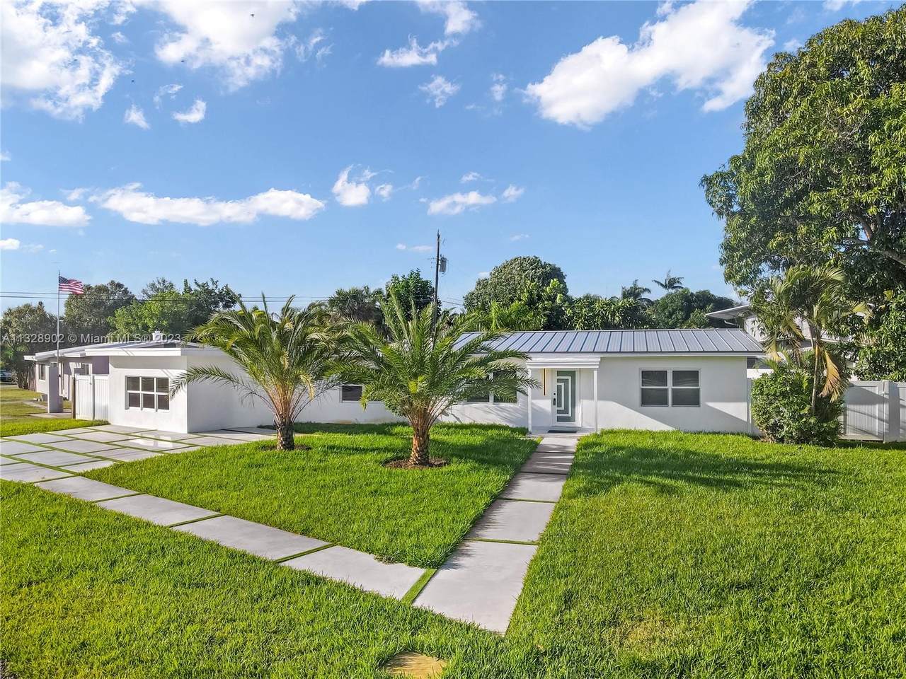 209 27th Dr - Photo 1