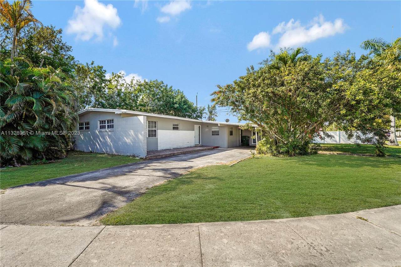 149 Yucatan Dr - Photo 1