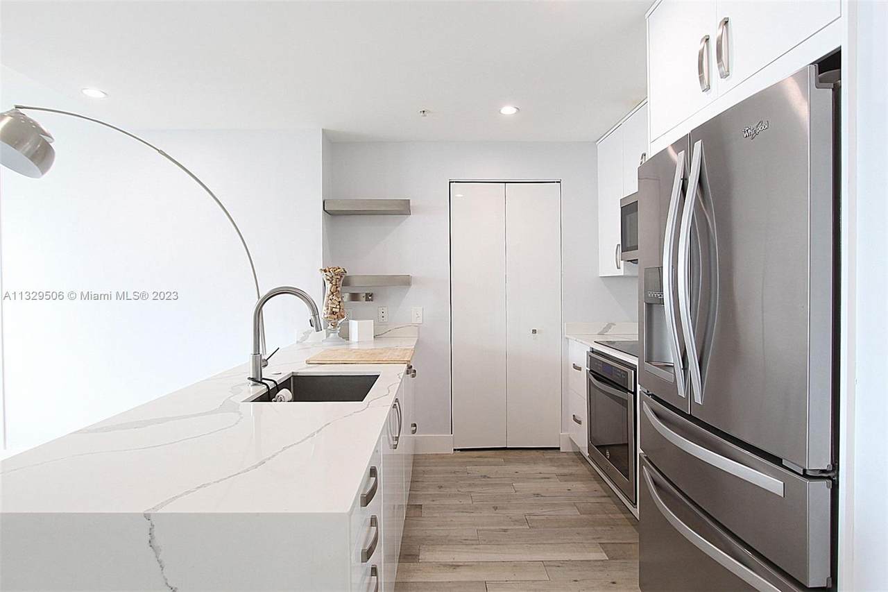 300 Biscayne Blvd - Photo 1