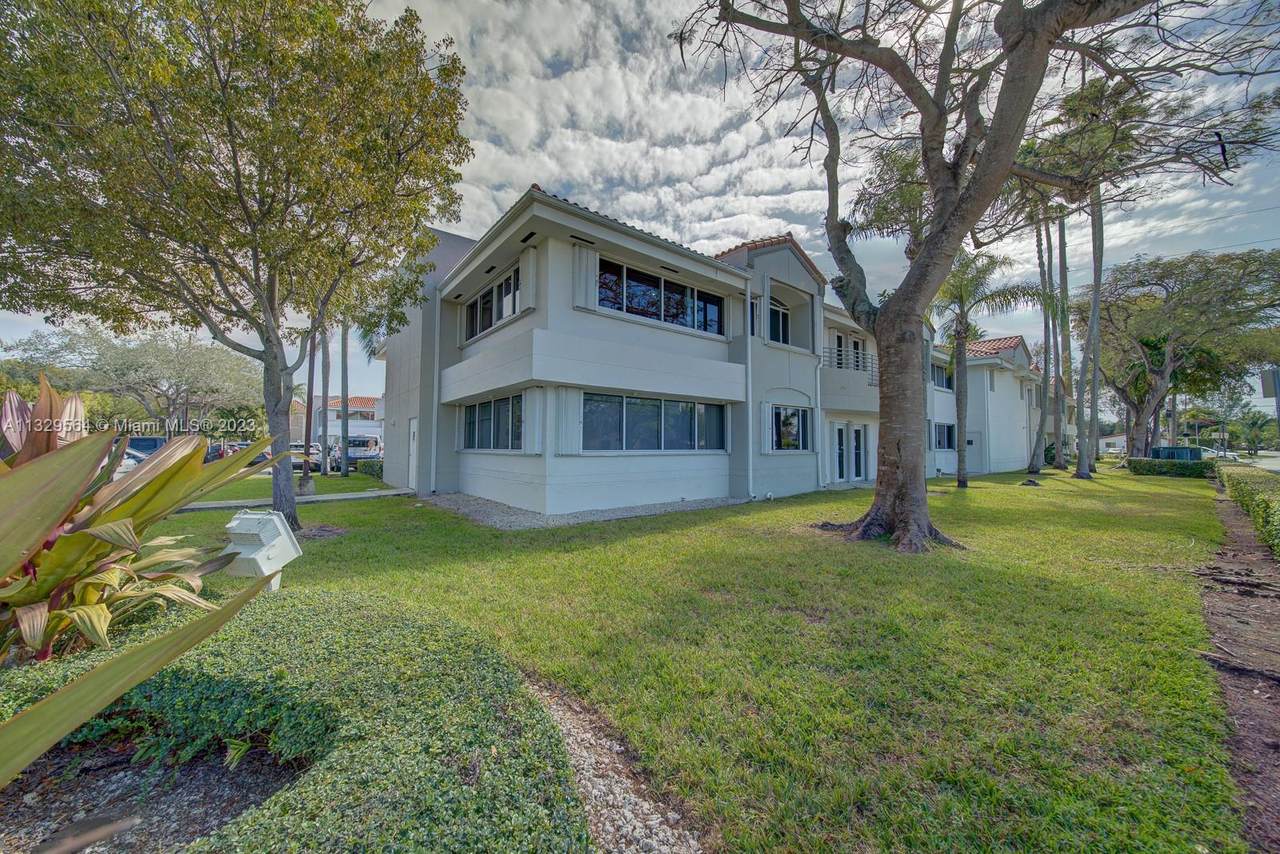 9195 Sunset Dr - Photo 1
