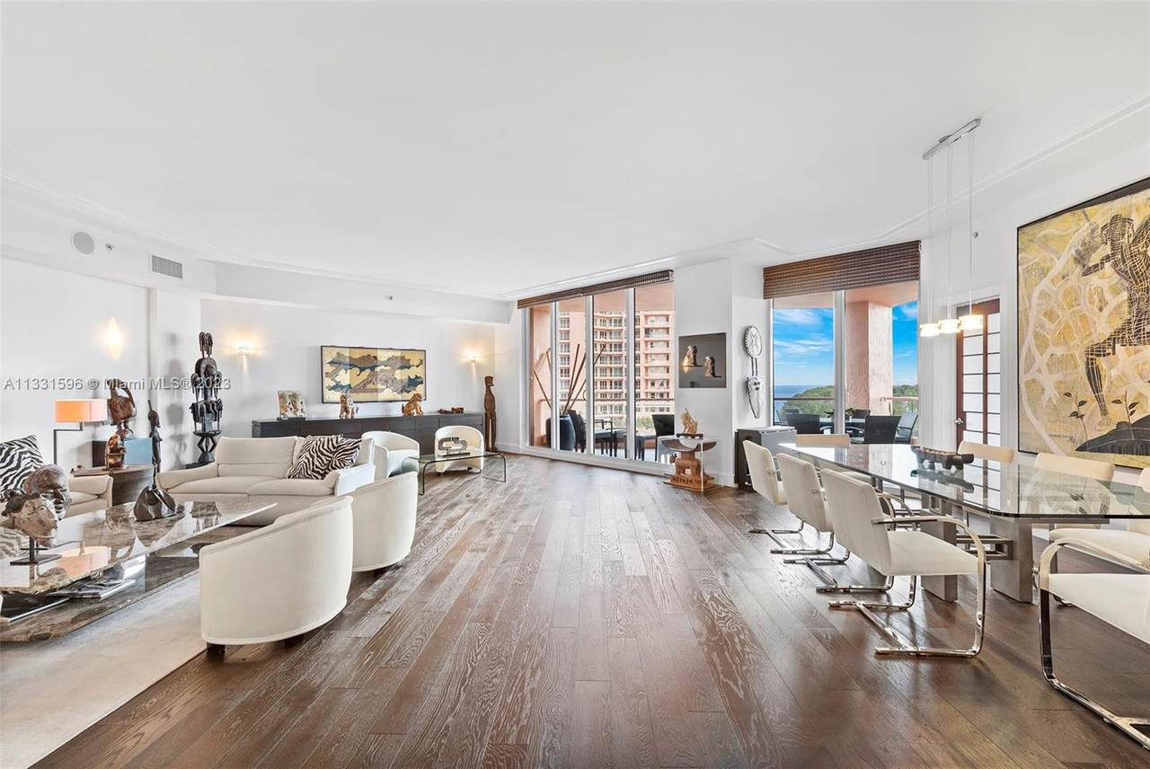 60 Edgewater Dr - Photo 1
