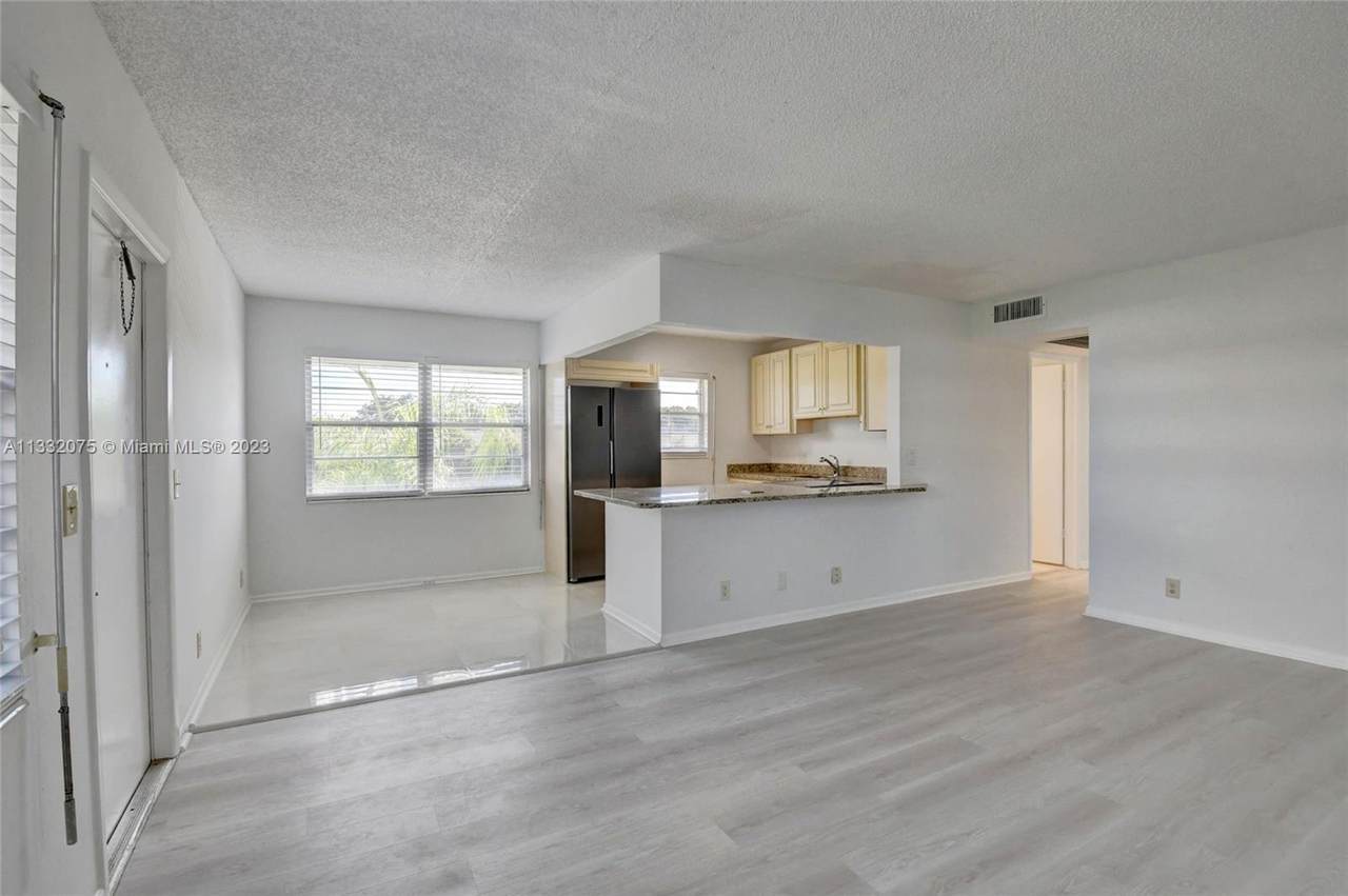 477 Fanshaw L - Photo 1