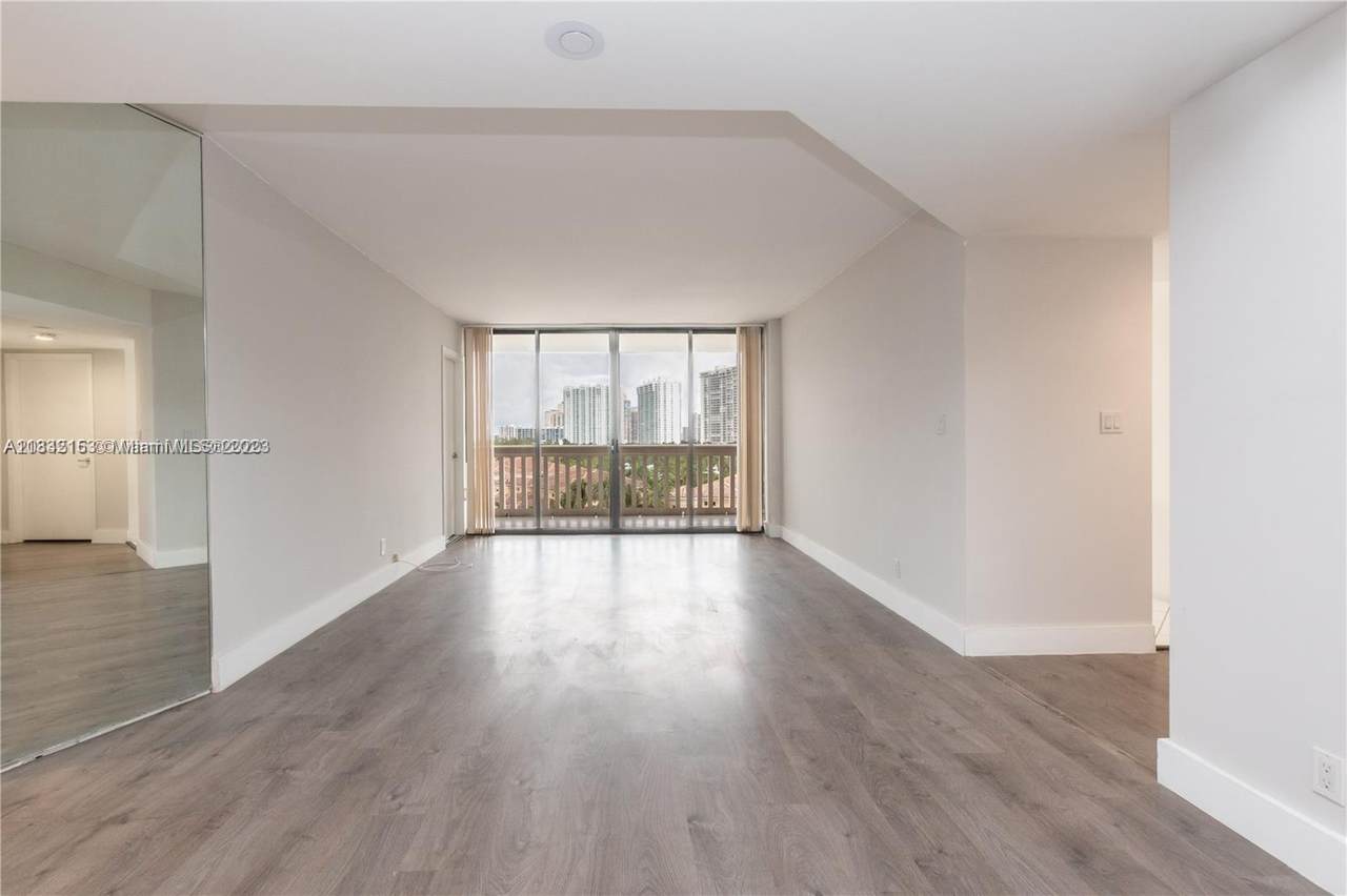 1000 Island Blvd - Photo 1