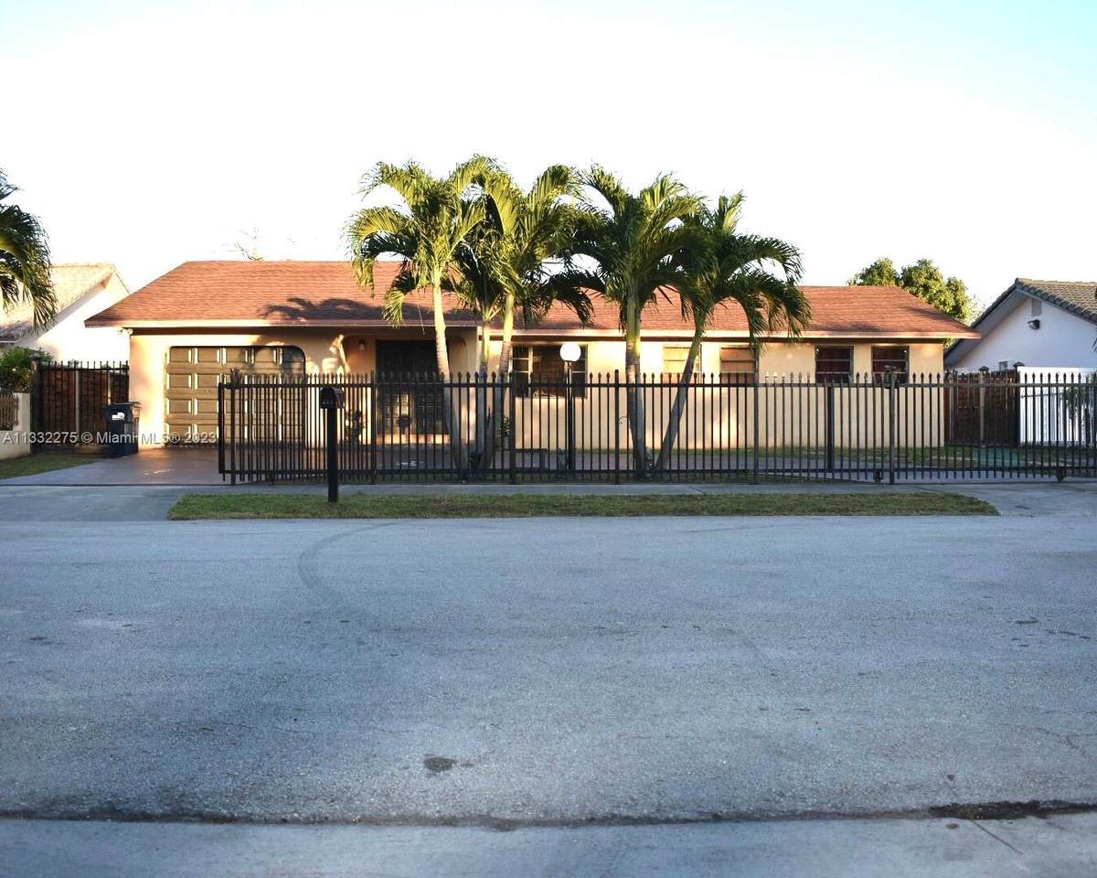 301 135th Ave - Photo 1
