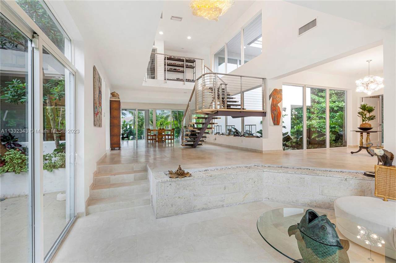 186 Sunrise Ave - Photo 1
