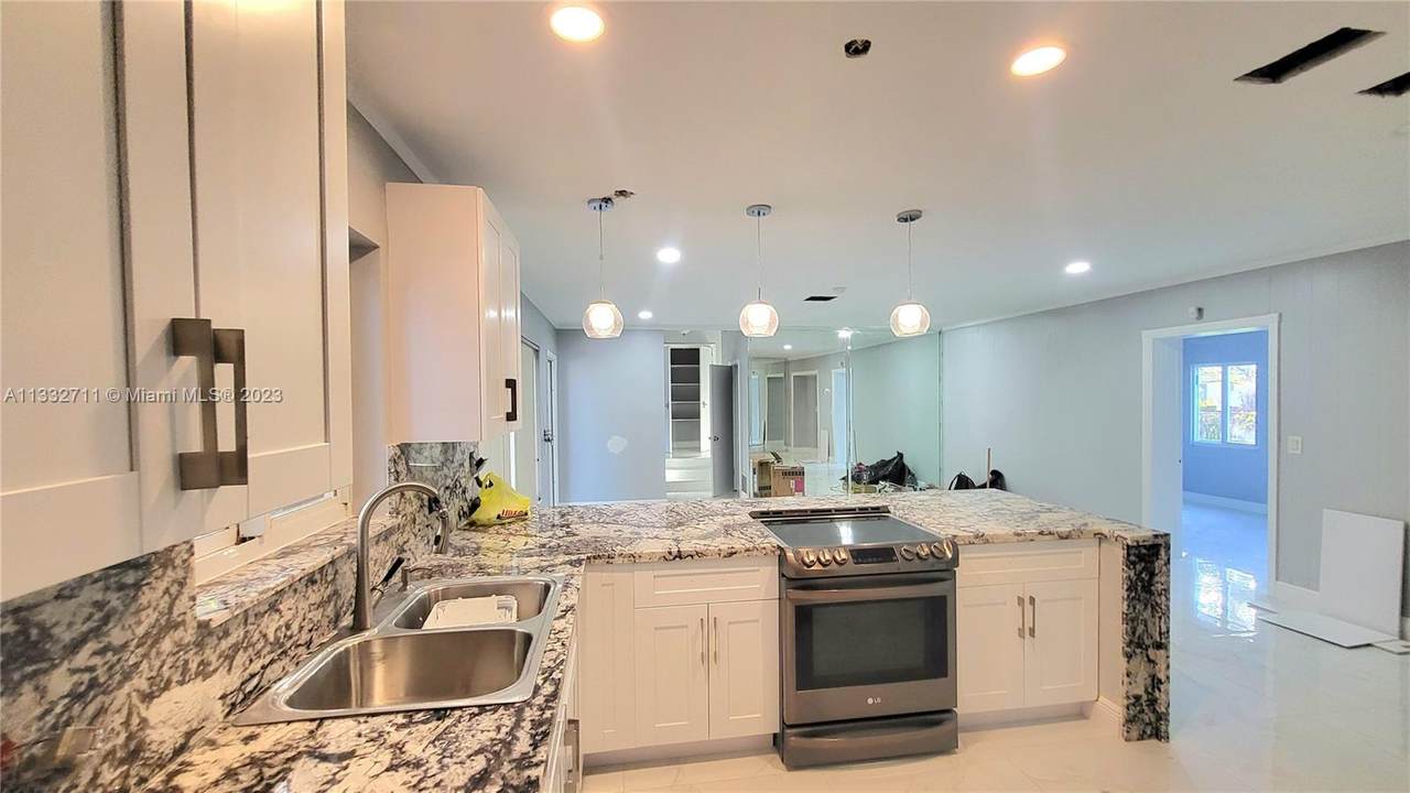 14700 5th Ct - Photo 1