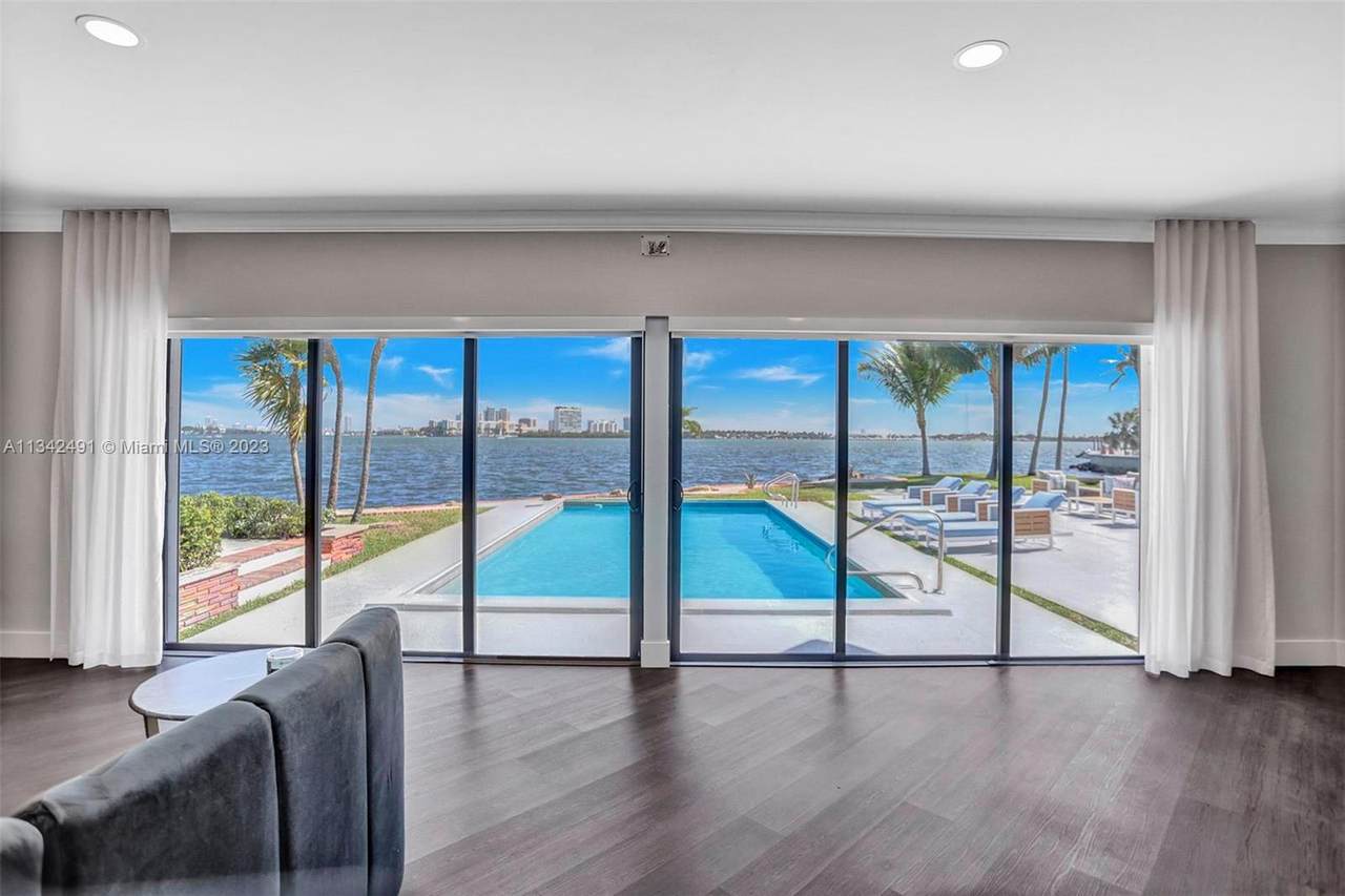 9101 Bayshore Dr - Photo 1