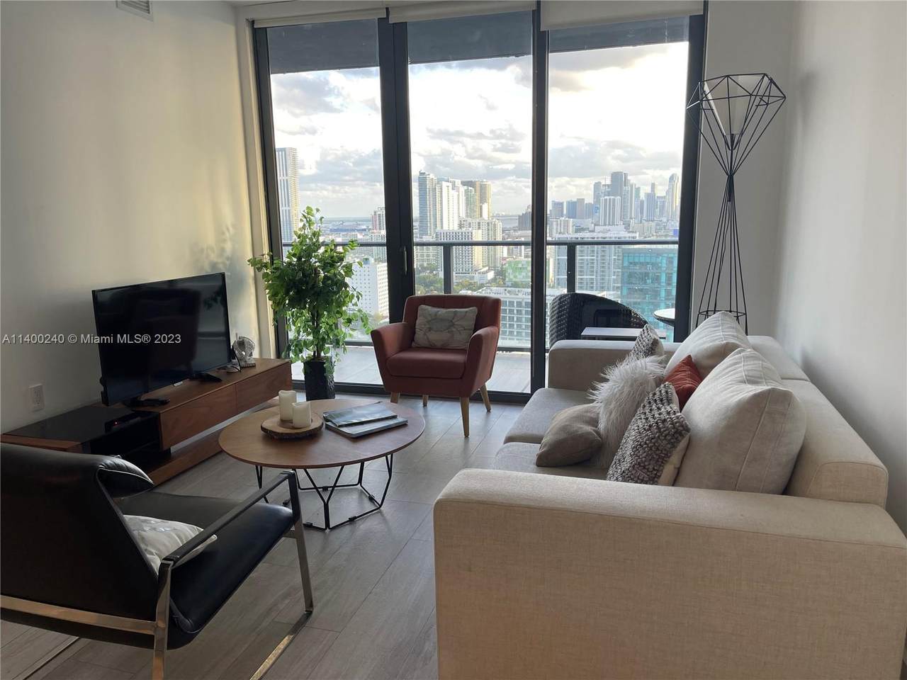 121 34th St - Photo 1