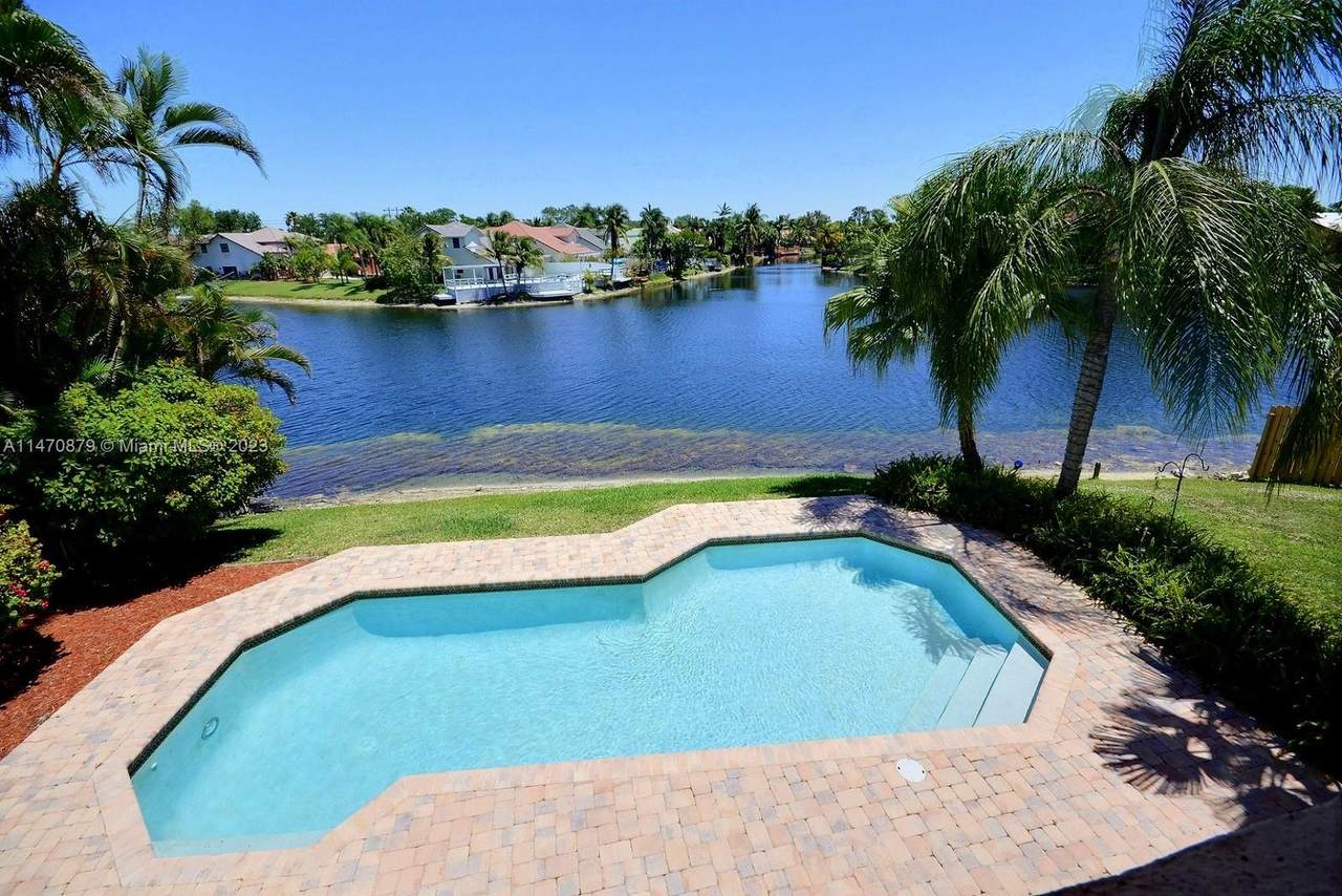 2825 Egret Way - Photo 1