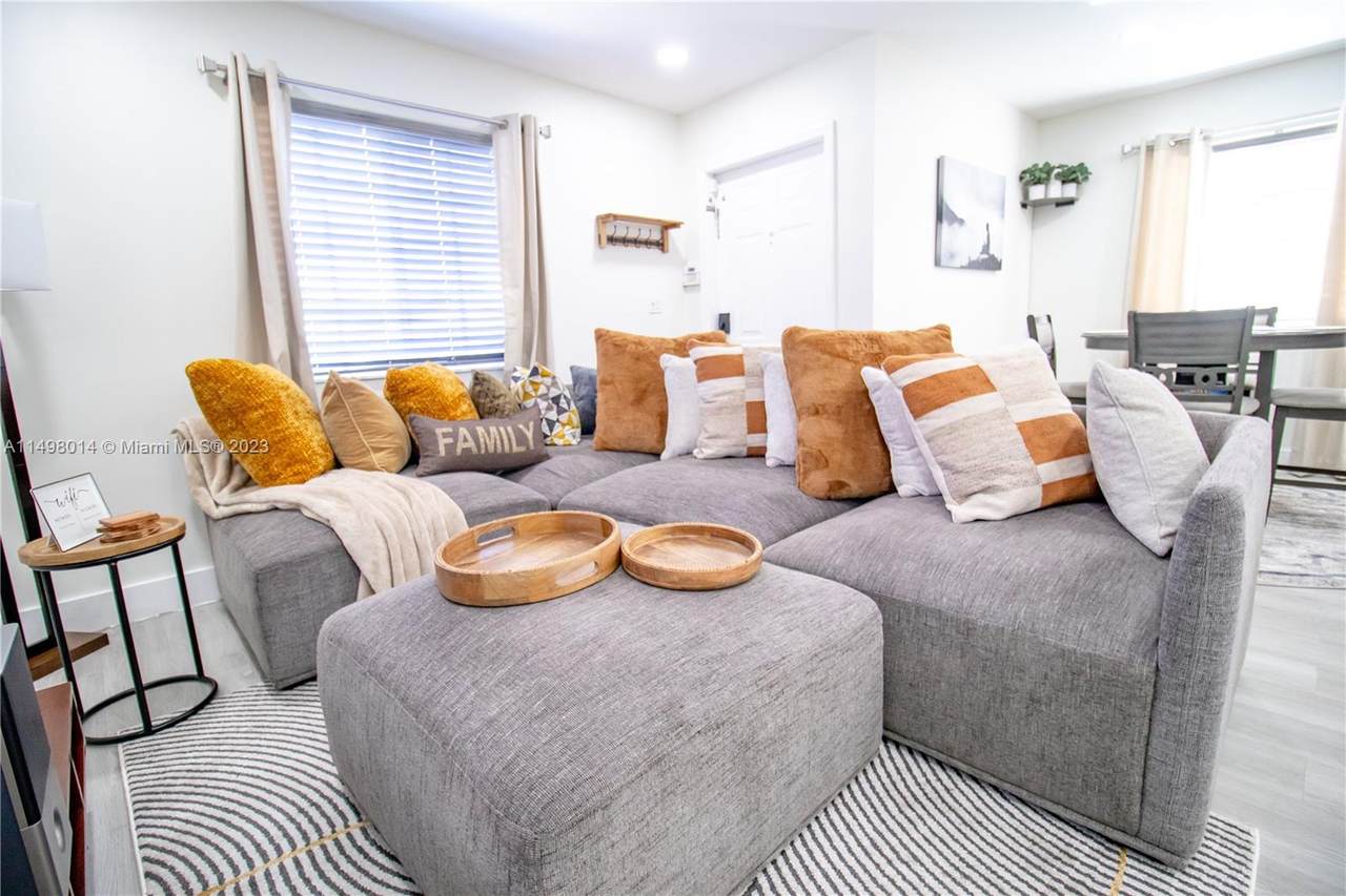 18706 100th Ave - Photo 1