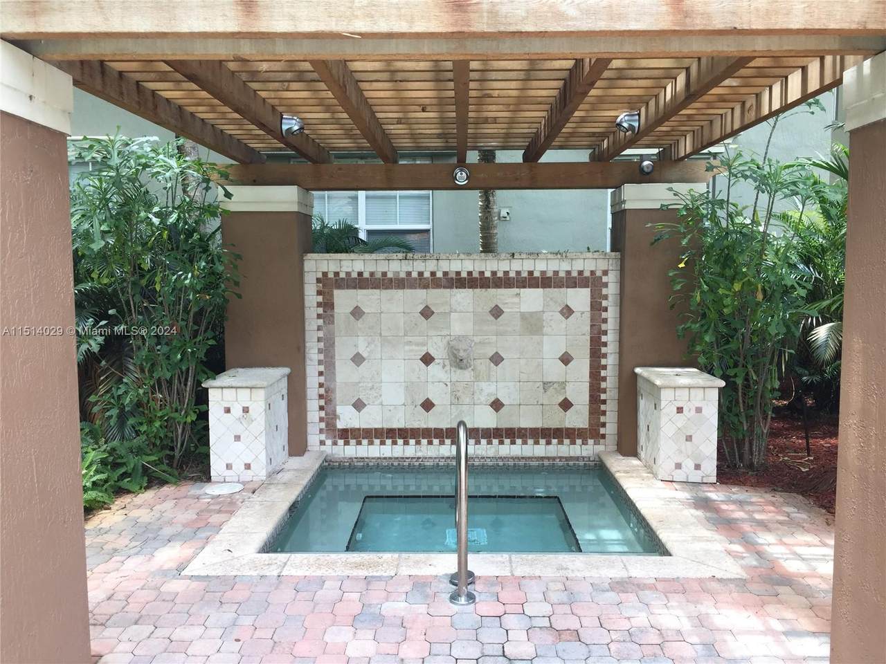 https://bt-photos.global.ssl.fastly.net/miami/1280_boomver_1_A11514029-2.jpg