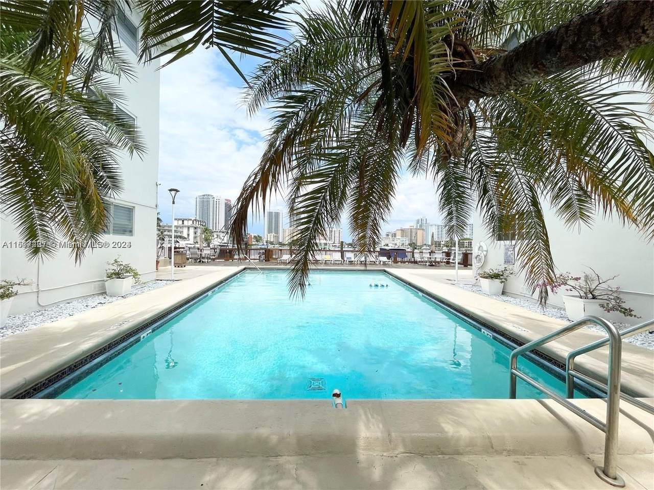 https://bt-photos.global.ssl.fastly.net/miami/1280_boomver_1_A11517427-2.jpg