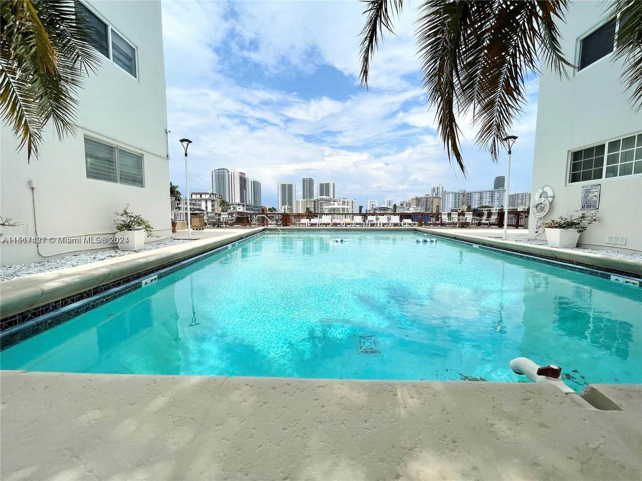 https://bt-photos.global.ssl.fastly.net/miami/1280_boomver_1_A11517427-2.jpg