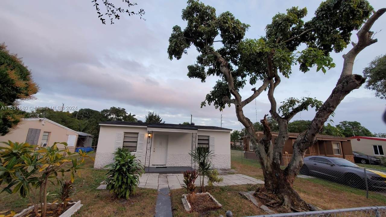 524 21st Ave - Photo 1