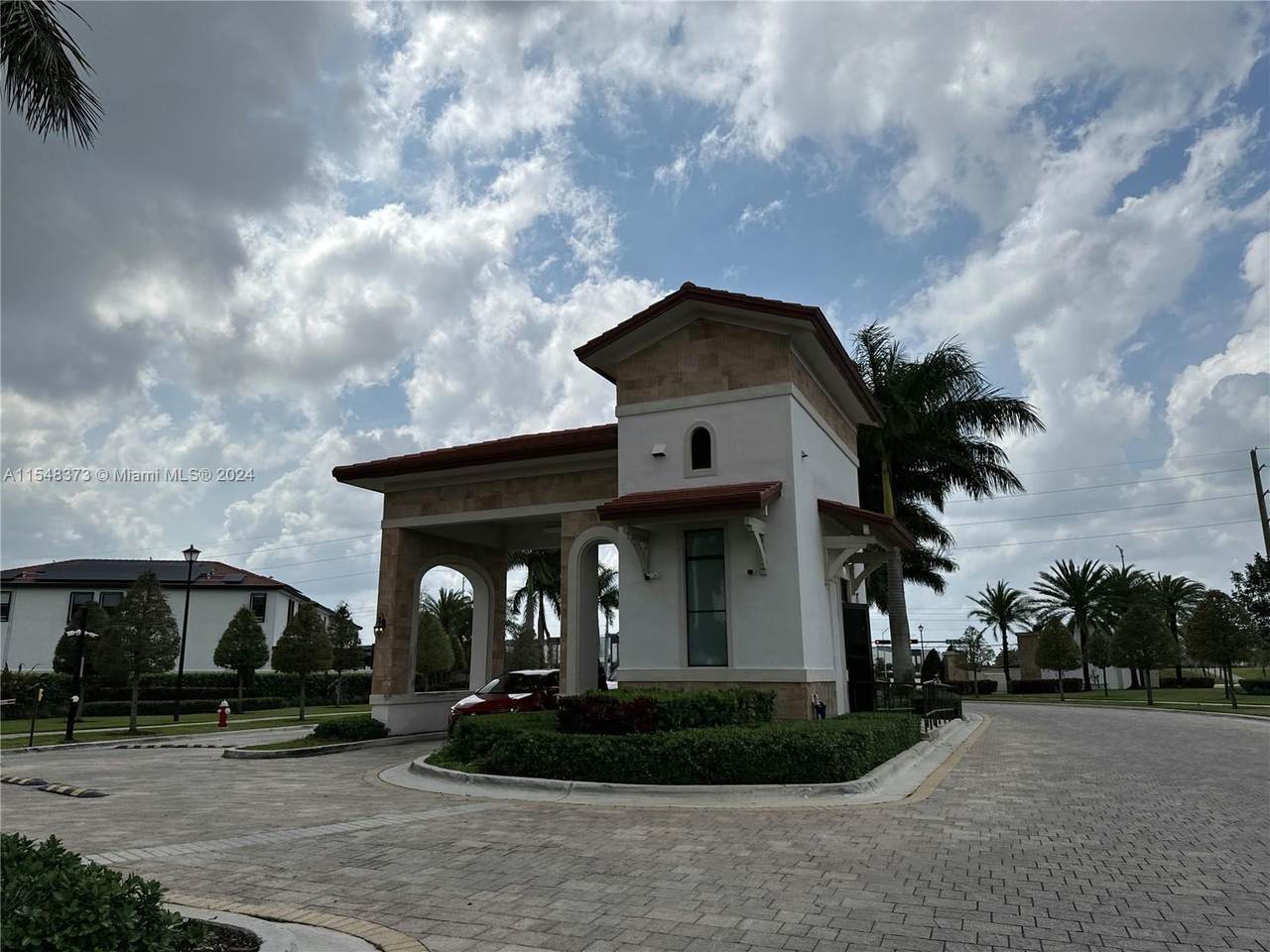 https://bt-photos.global.ssl.fastly.net/miami/1280_boomver_1_A11548373-2.jpg