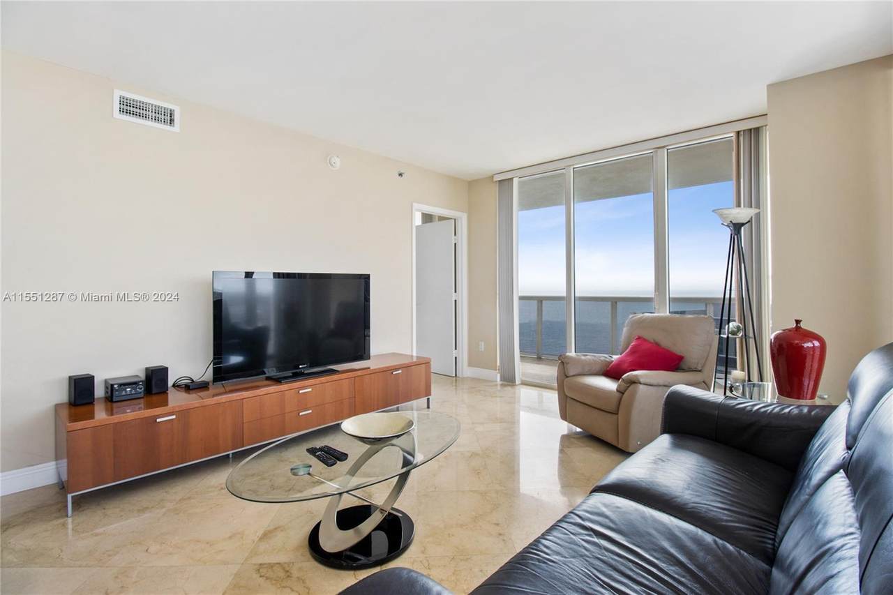 1830 Ocean Dr - Photo 1