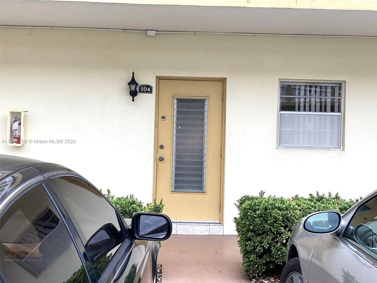 5111 Oakland Park Blvd - Photo 1