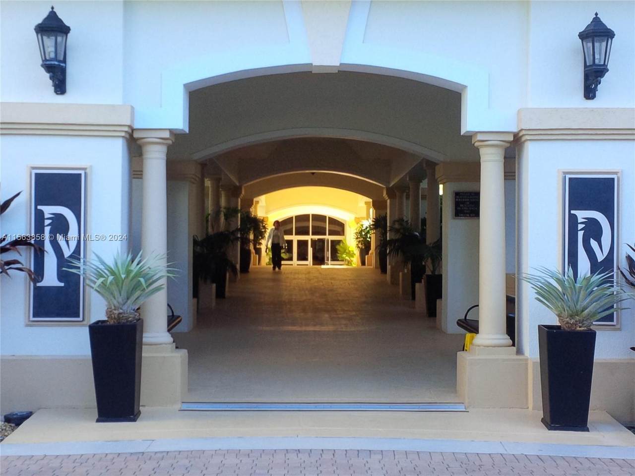 https://bt-photos.global.ssl.fastly.net/miami/1280_boomver_1_A11563858-2.jpg