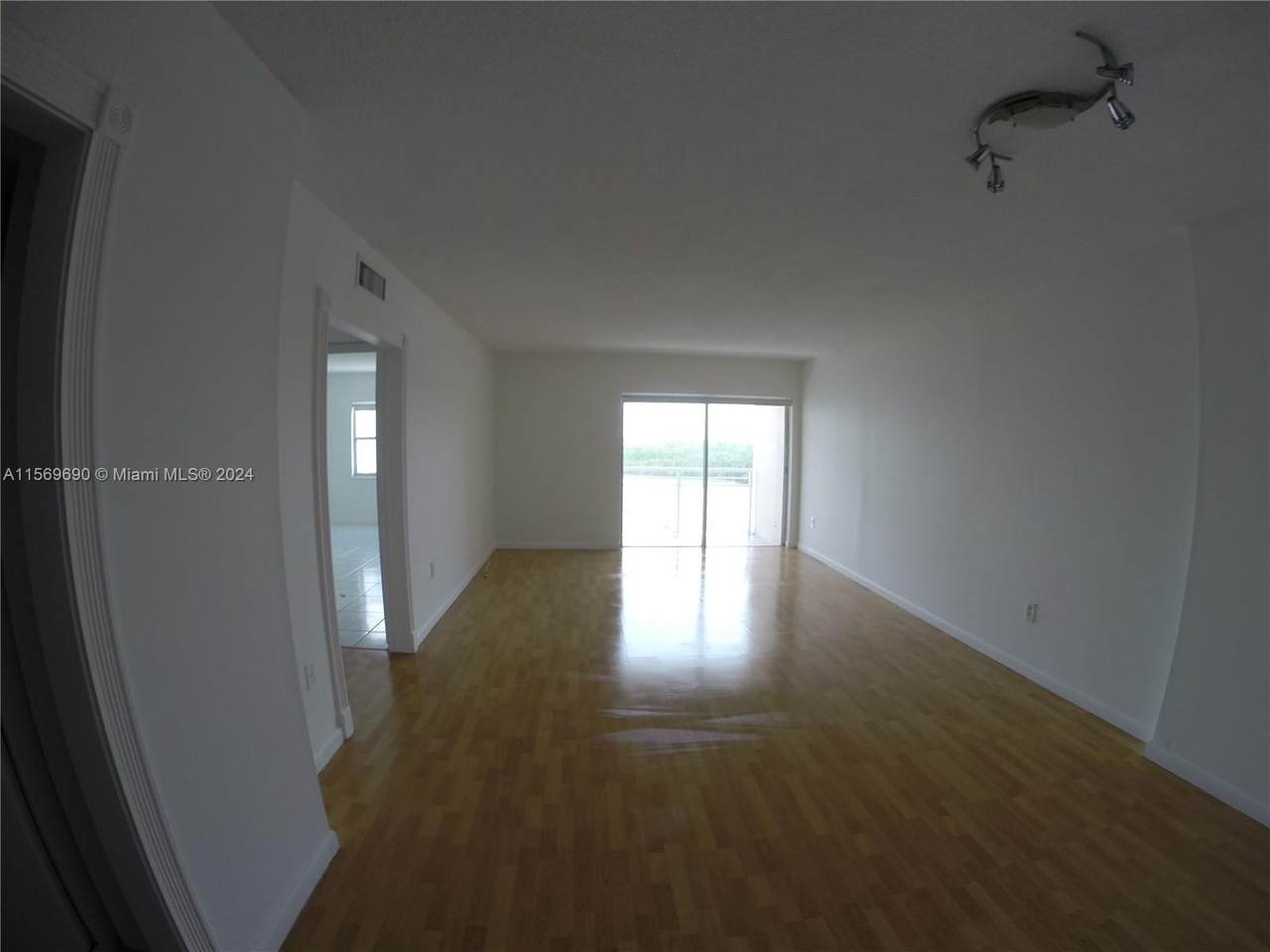 400 Kings Point Dr - Photo 1