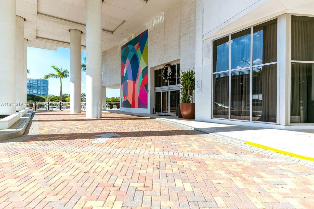 4010 Ocean Dr - Photo 1