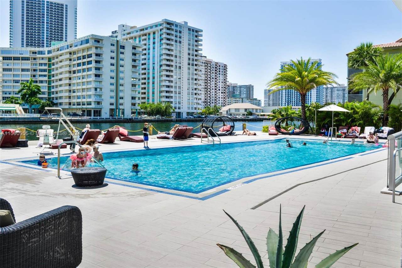 https://bt-photos.global.ssl.fastly.net/miami/1280_boomver_1_A11590955-2.jpg