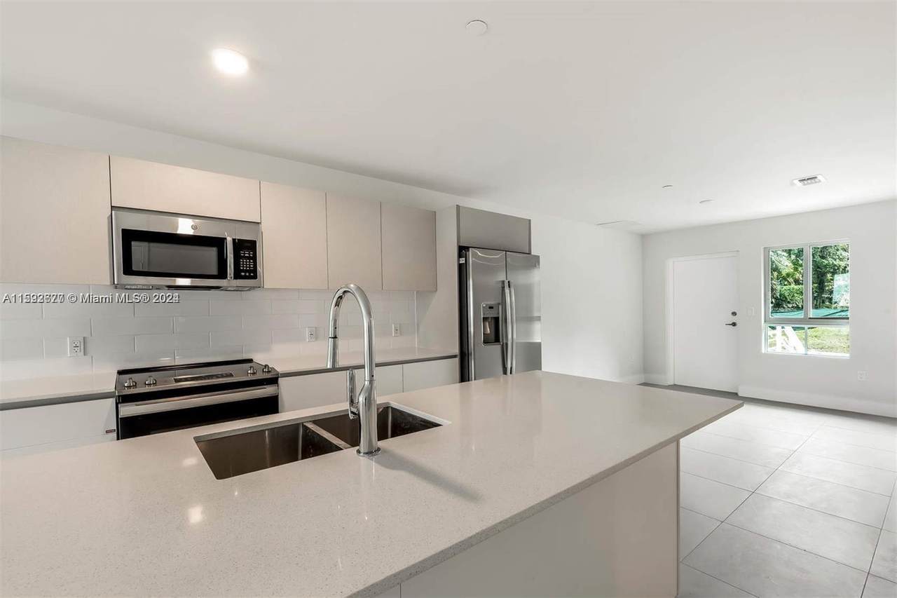 2561 193rd St - Photo 1