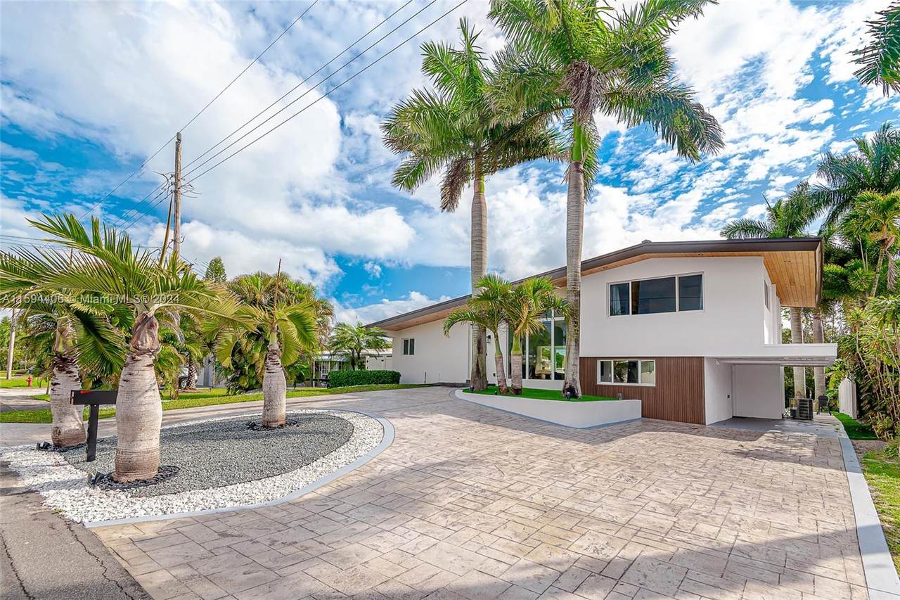 2436 Okeechobe - Photo 1