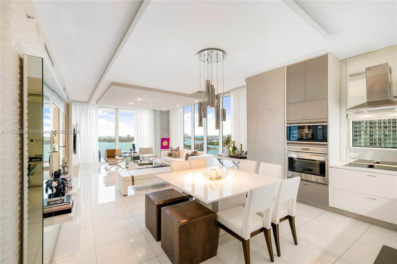 2020 Bayshore Dr - Photo 1