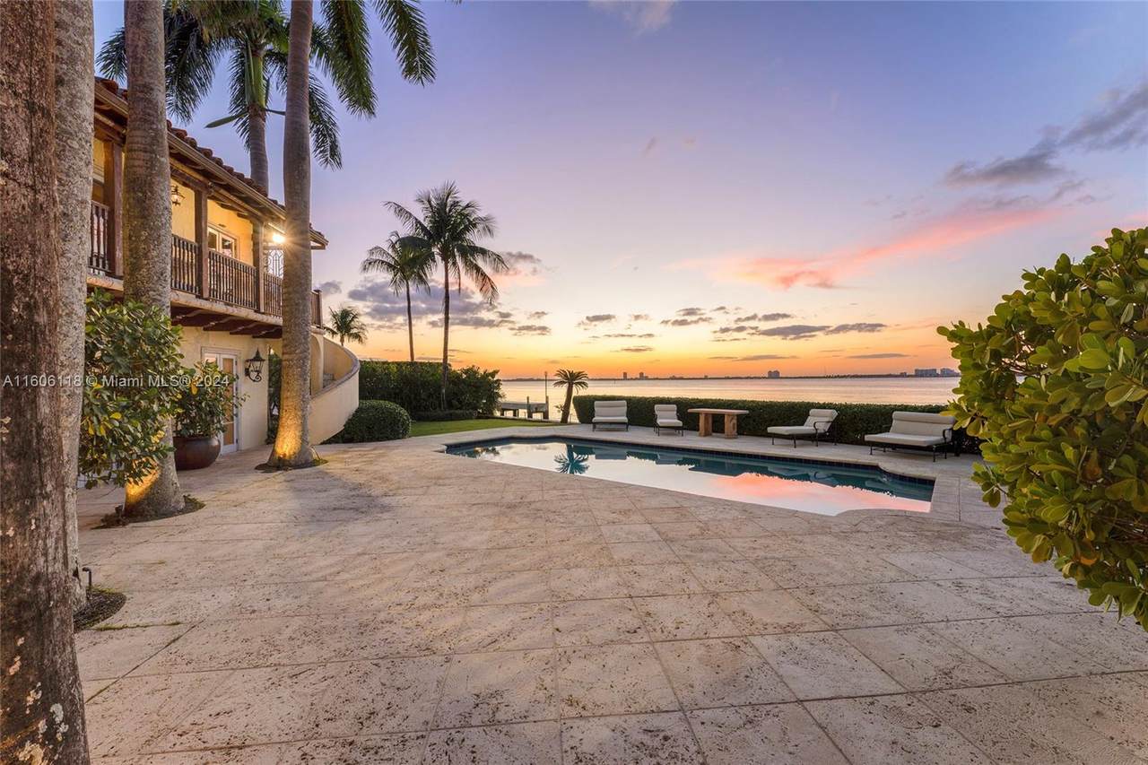 https://bt-photos.global.ssl.fastly.net/miami/1280_boomver_1_A11606118-2.jpg