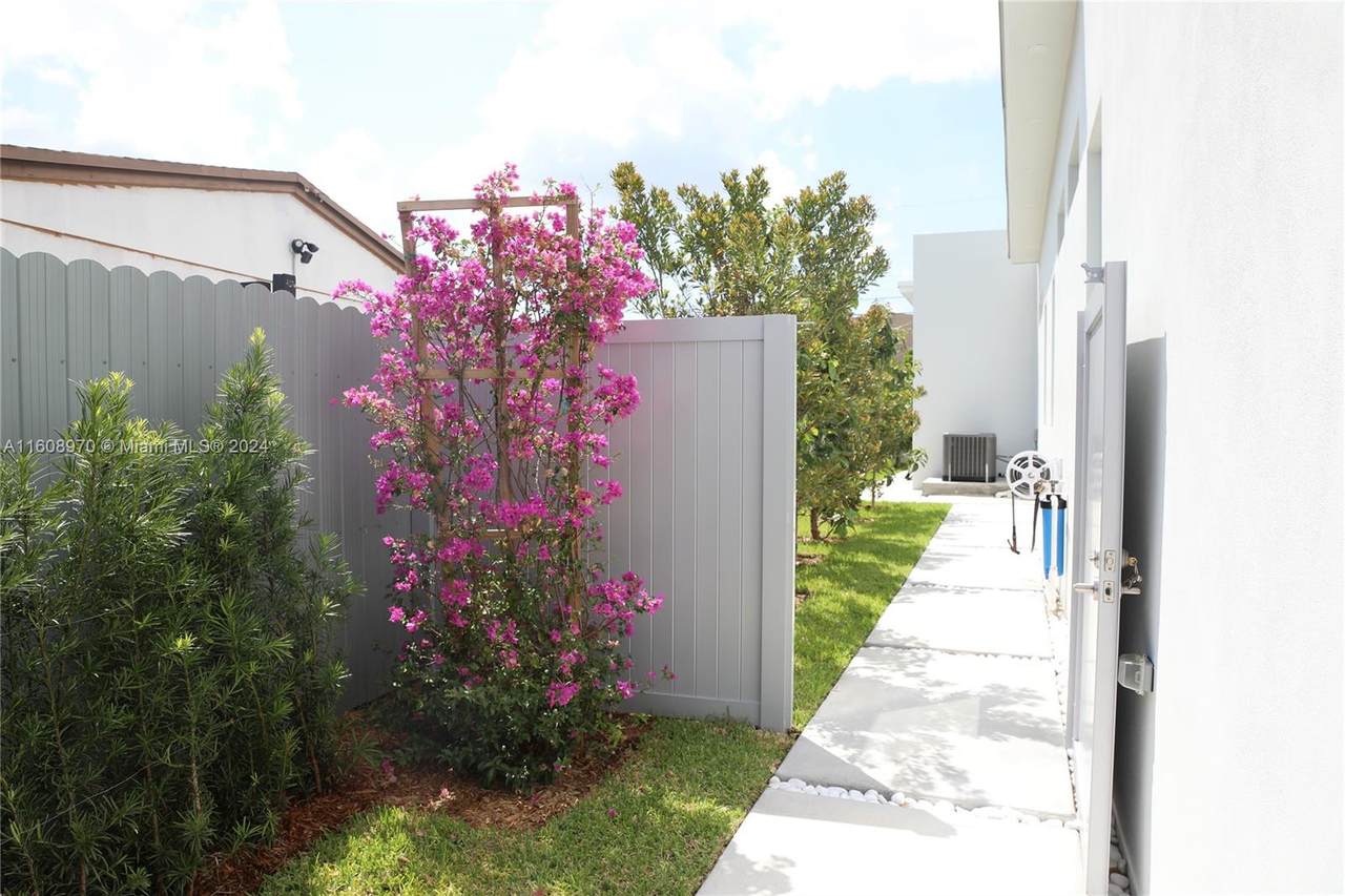 https://bt-photos.global.ssl.fastly.net/miami/1280_boomver_1_A11608970-2.jpg
