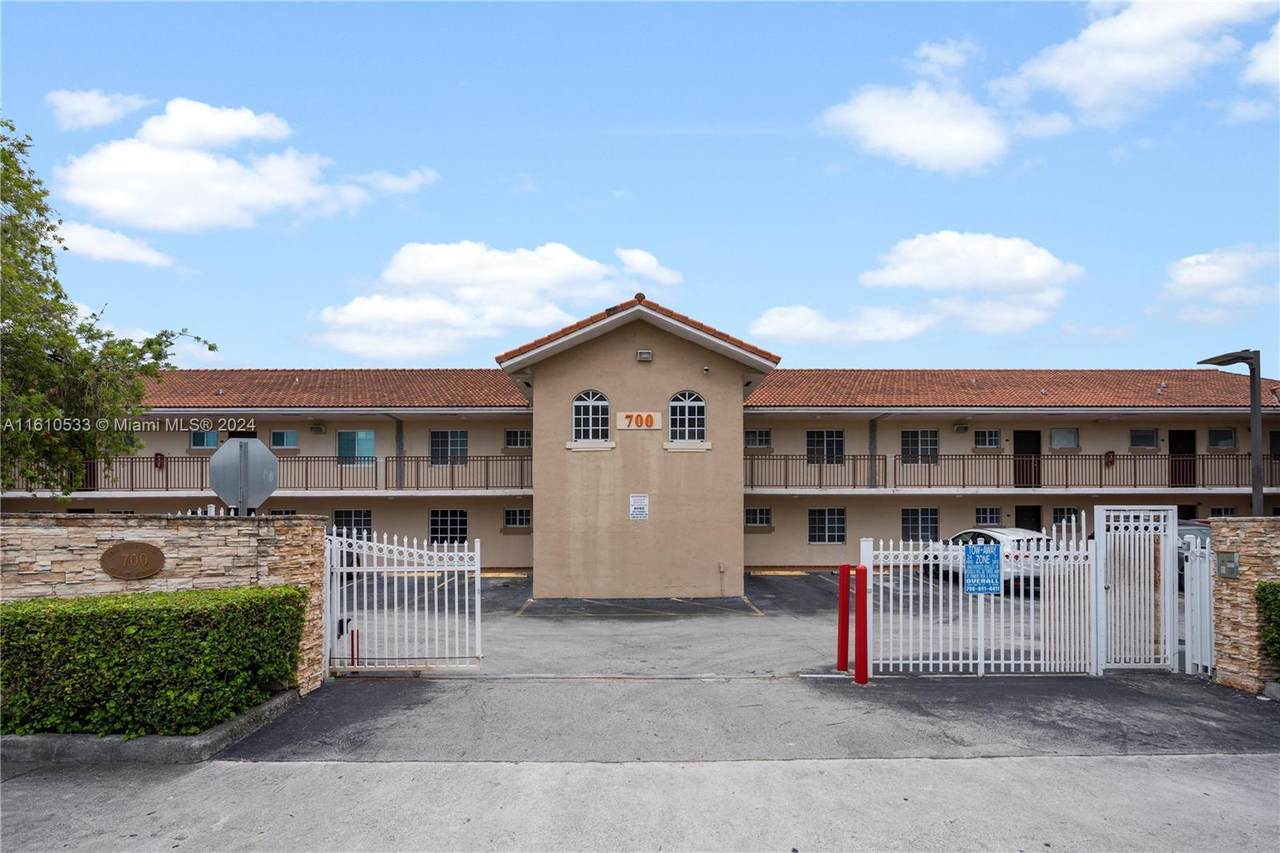 700 9th Ct - Photo 1