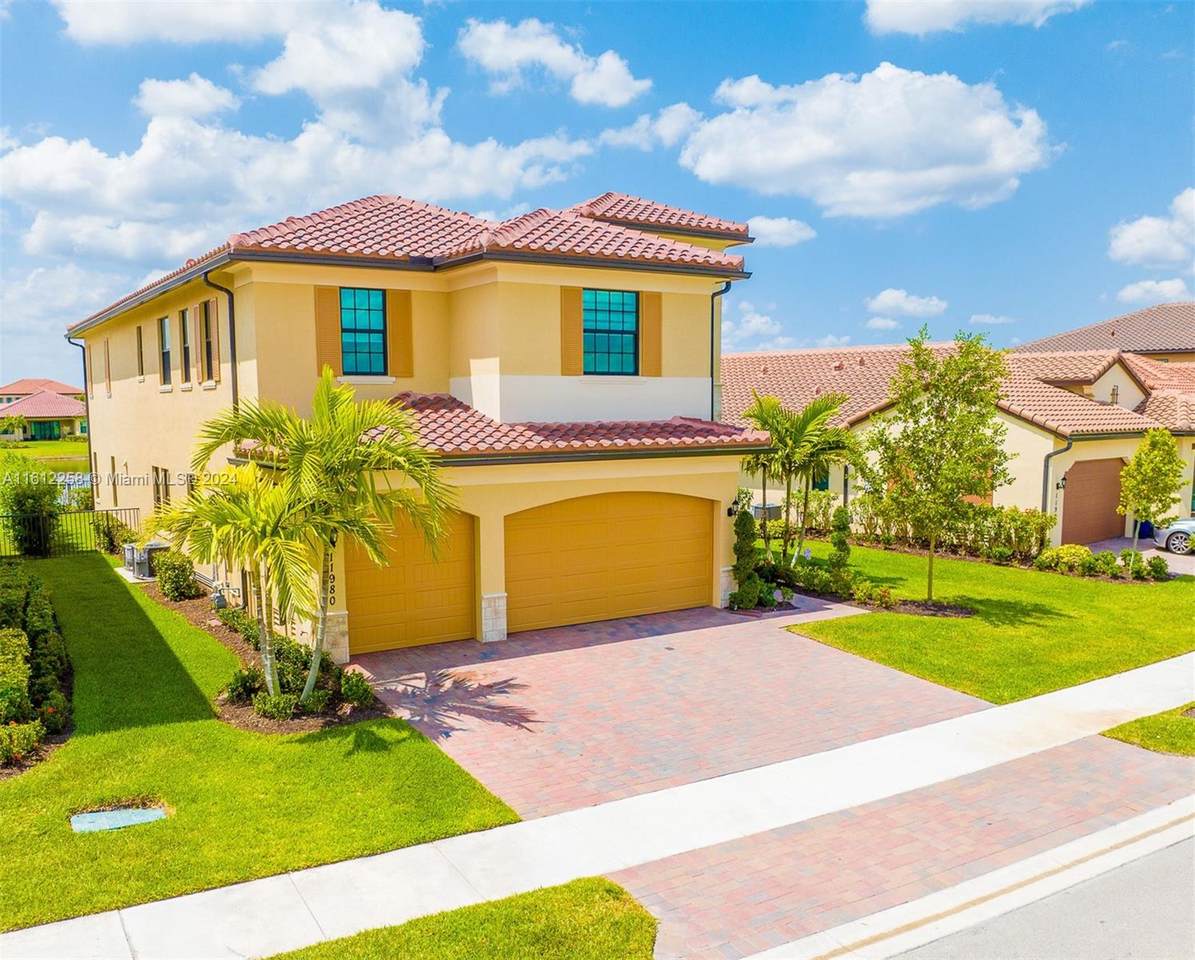 11980 Baypoint Cir - Photo 1