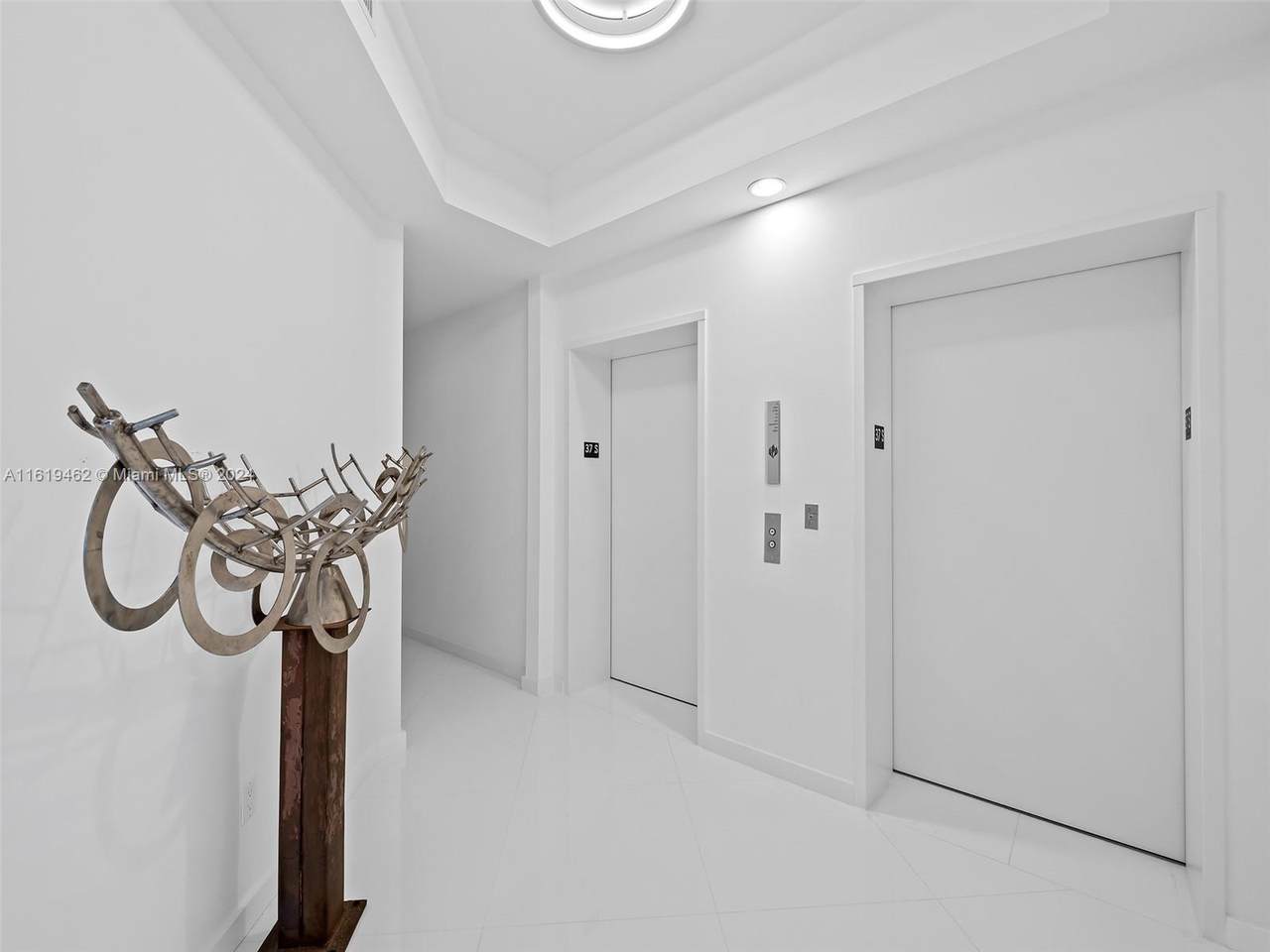 2711 Ocean Dr - Photo 1