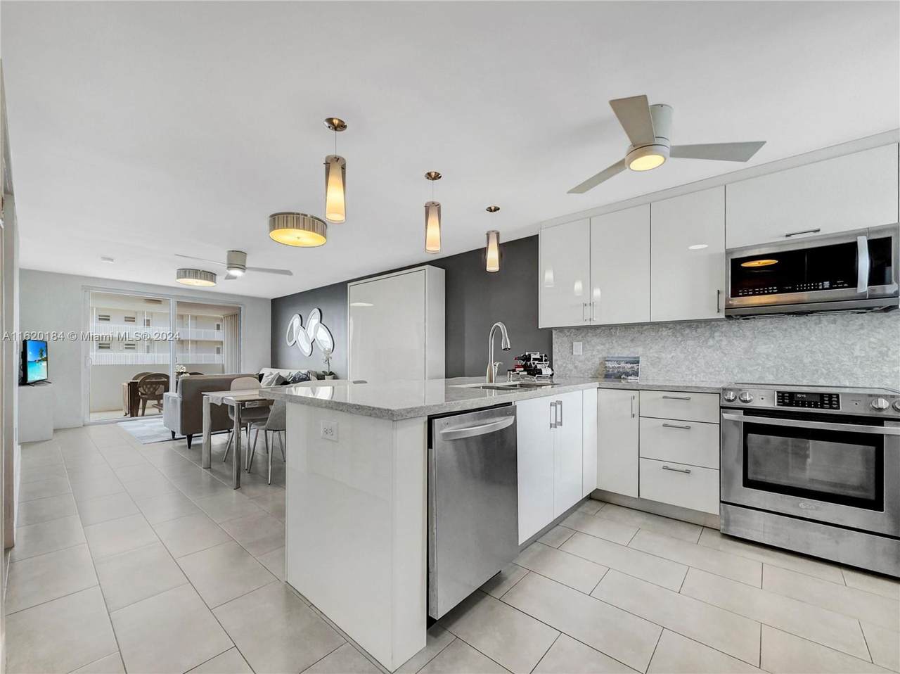 1331 Lincoln Rd - Photo 1