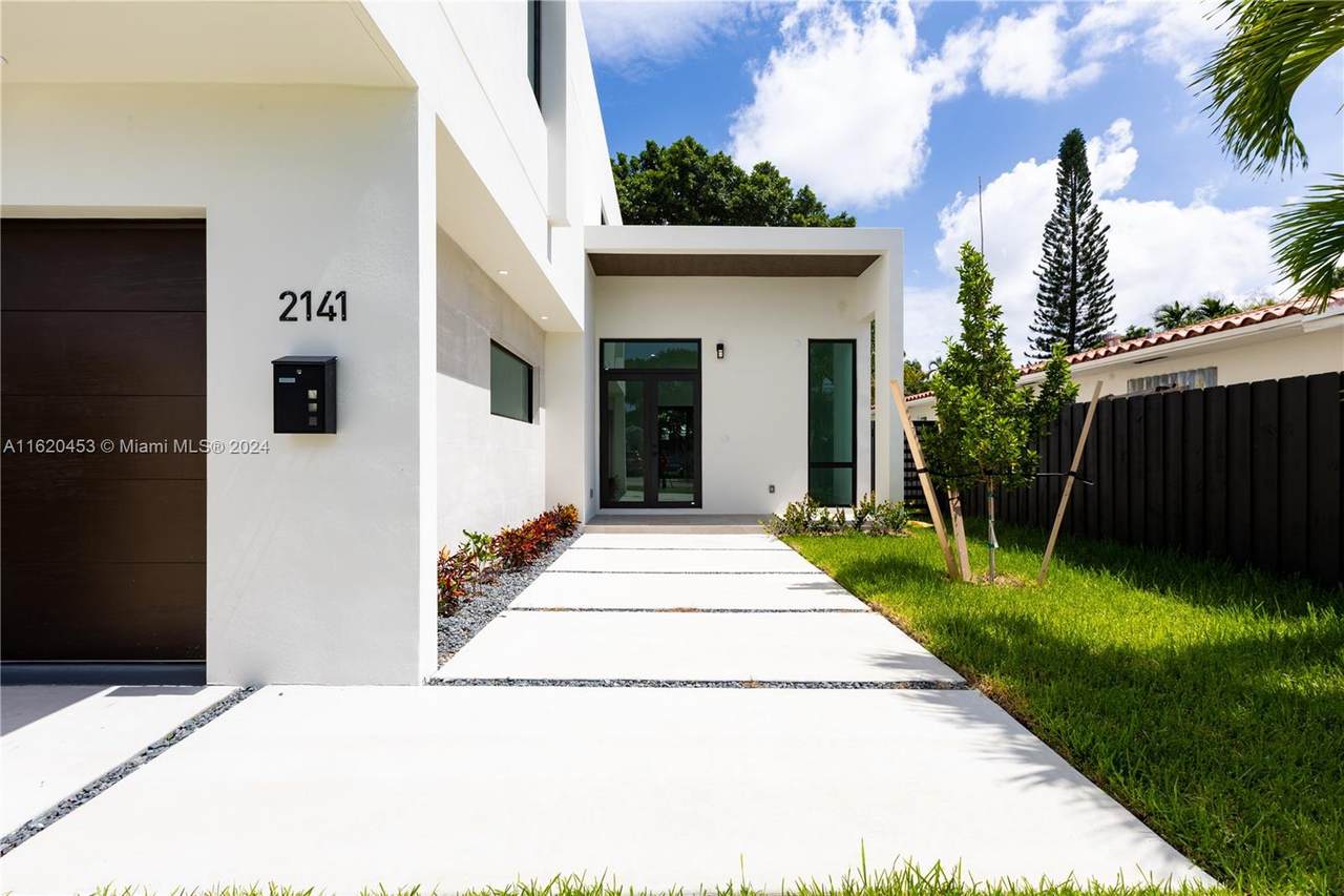 2141 25th St - Photo 1