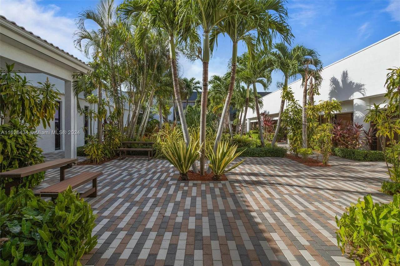 https://bt-photos.global.ssl.fastly.net/miami/1280_boomver_1_A11626434-2.jpg