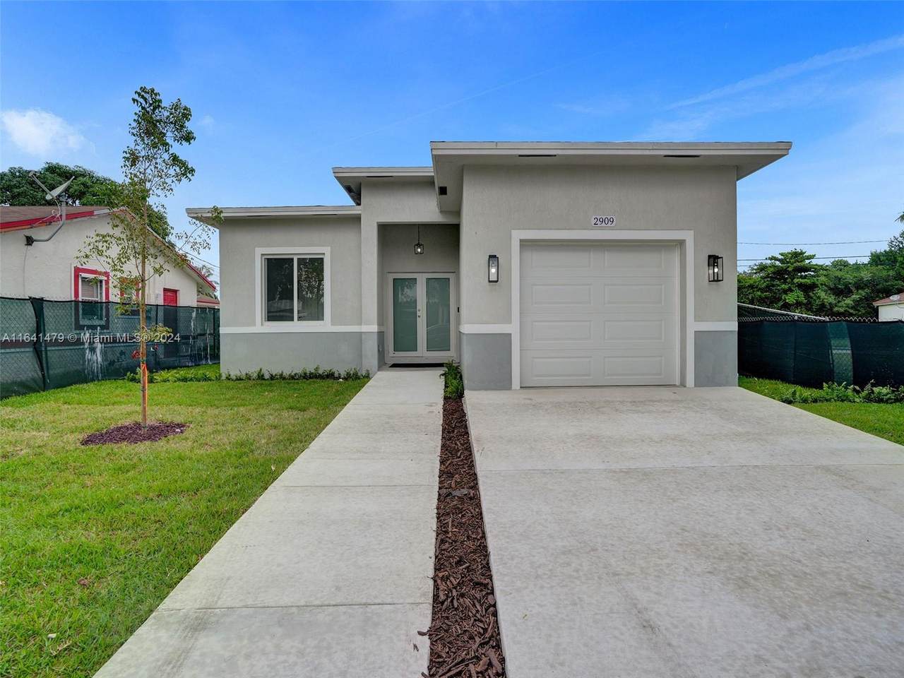 2909 8th Pl - Photo 1