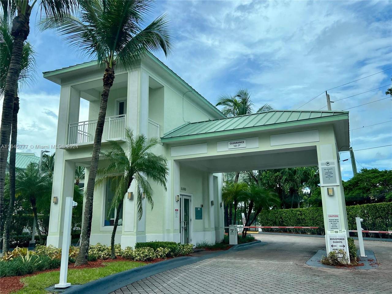 https://bt-photos.global.ssl.fastly.net/miami/1280_boomver_1_A11645777-2.jpg