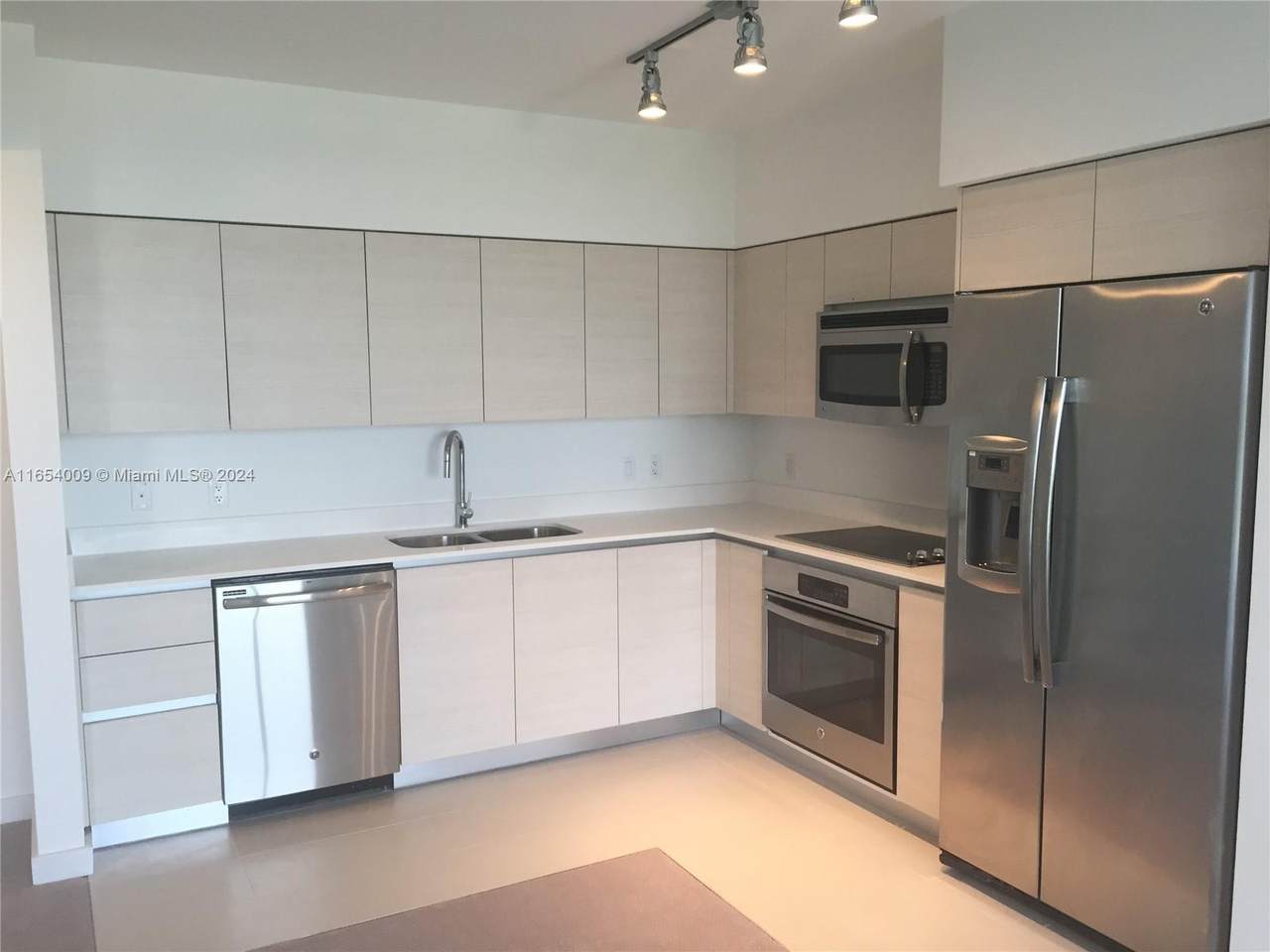 4250 Biscayne Blvd - Photo 1