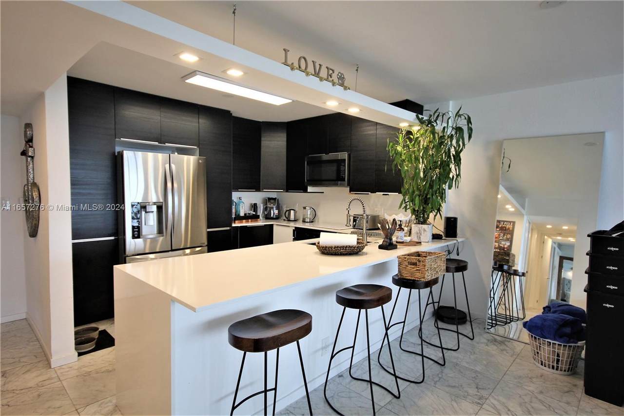 5151 Collins Ave - Photo 1