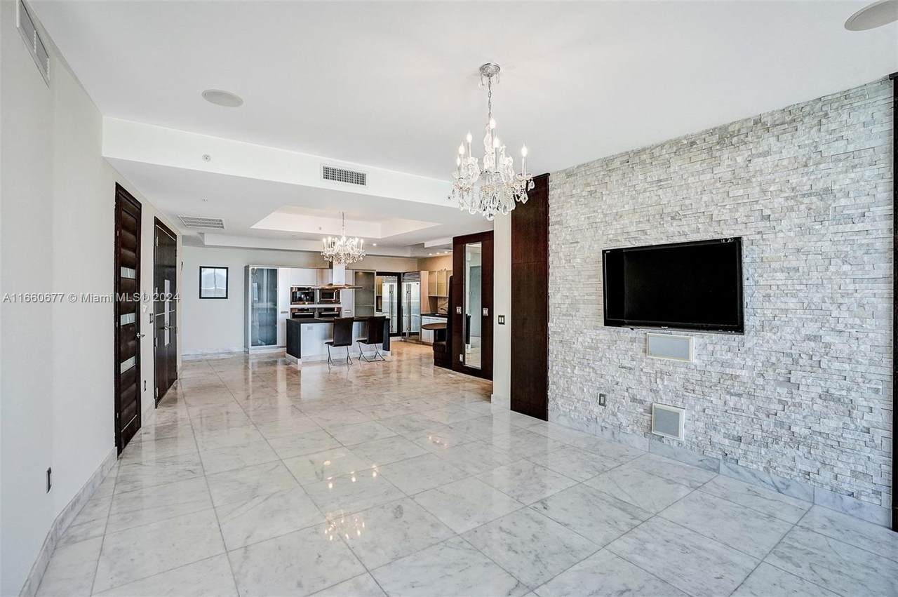 https://bt-photos.global.ssl.fastly.net/miami/1280_boomver_1_A11660677-2.jpg