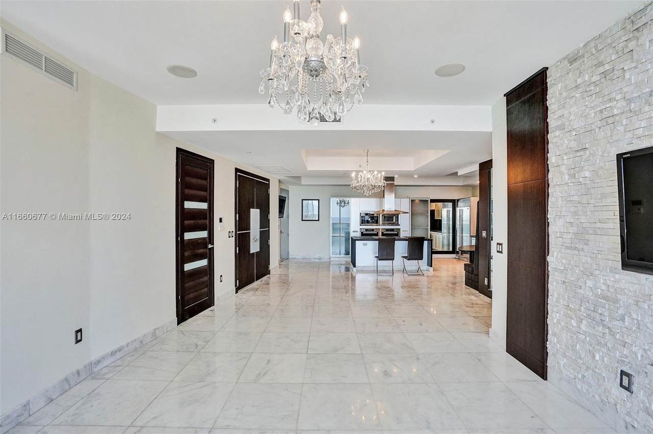 https://bt-photos.global.ssl.fastly.net/miami/1280_boomver_1_A11660677-2.jpg