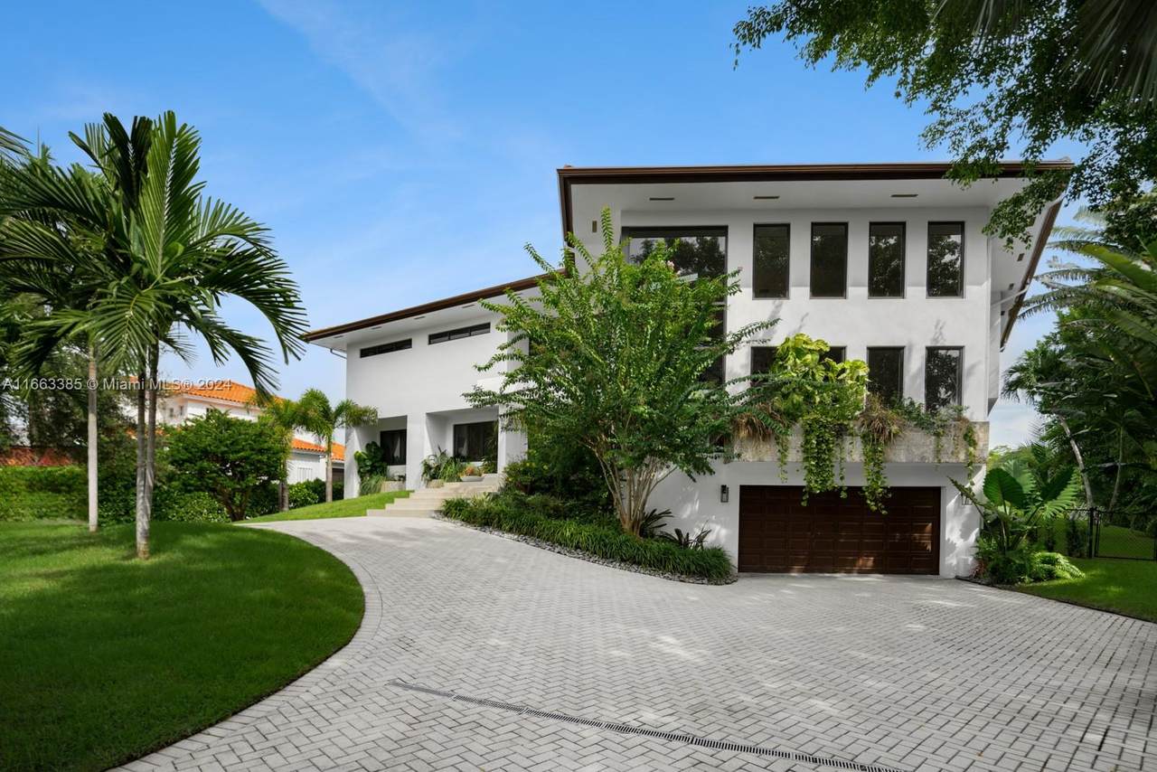 325 Campana Ave - Photo 1