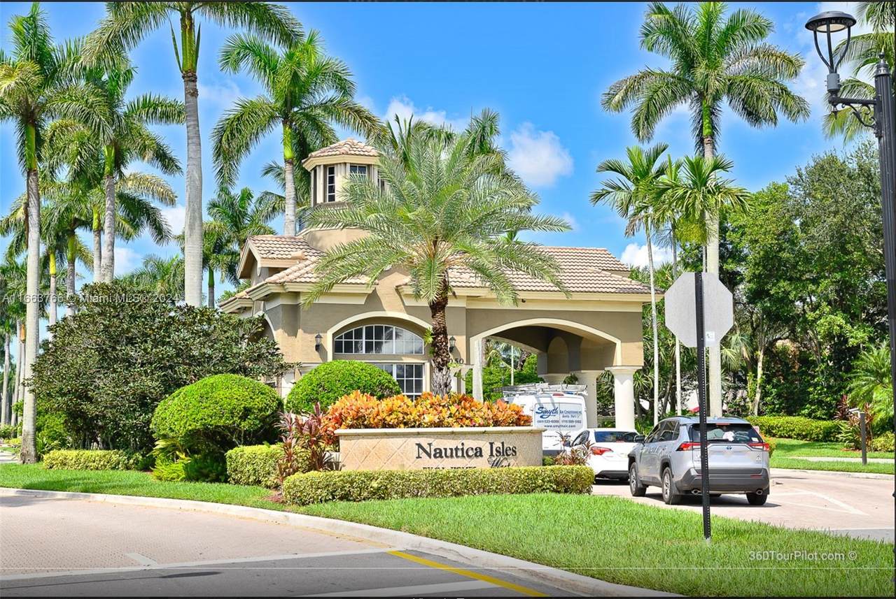 5409 Sunseeker Blvd - Photo 1