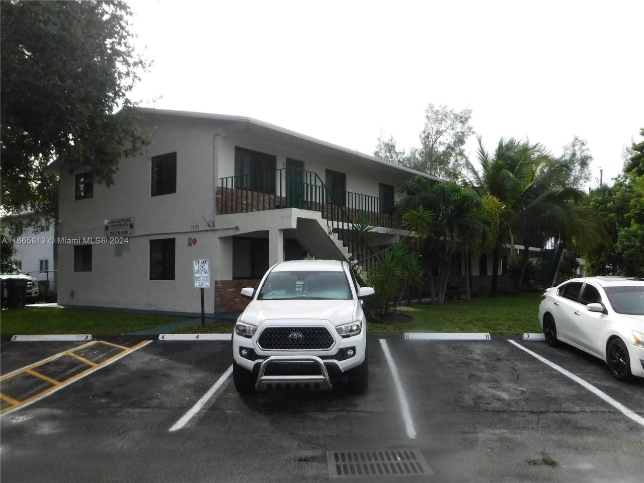 1028 39th Dr - Photo 1