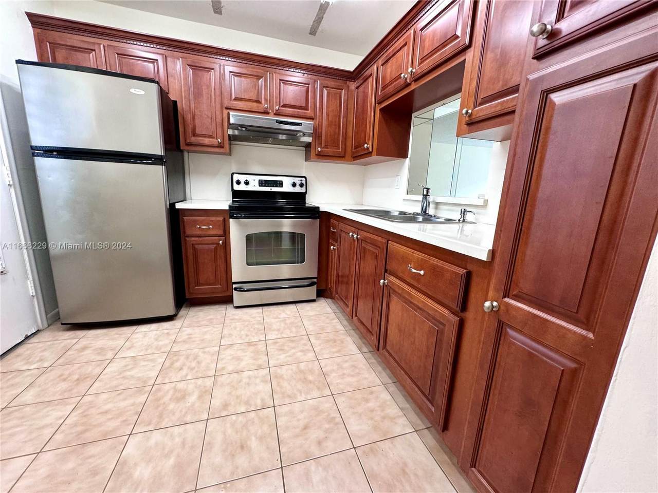 319 Ne 14th Ave - Photo 1