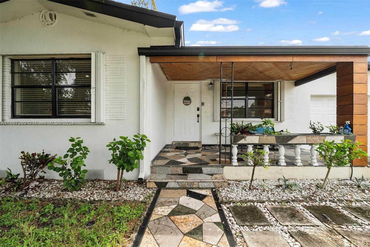 2310 Hope St - Photo 1