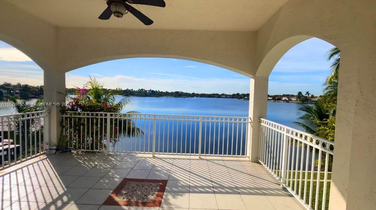 https://bt-photos.global.ssl.fastly.net/miami/1280_boomver_1_A11668135-2.jpg