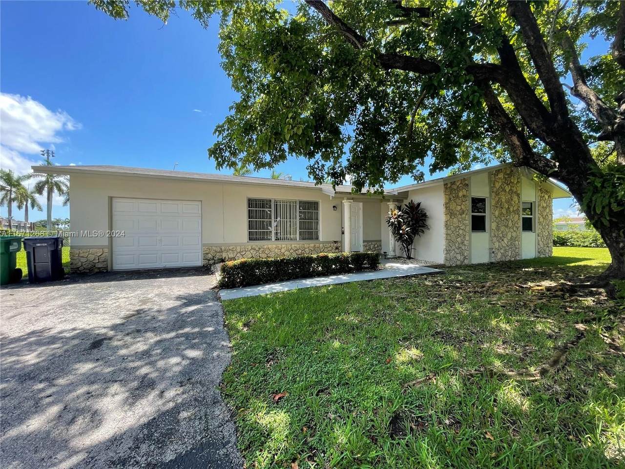 8301 129th Ave - Photo 1